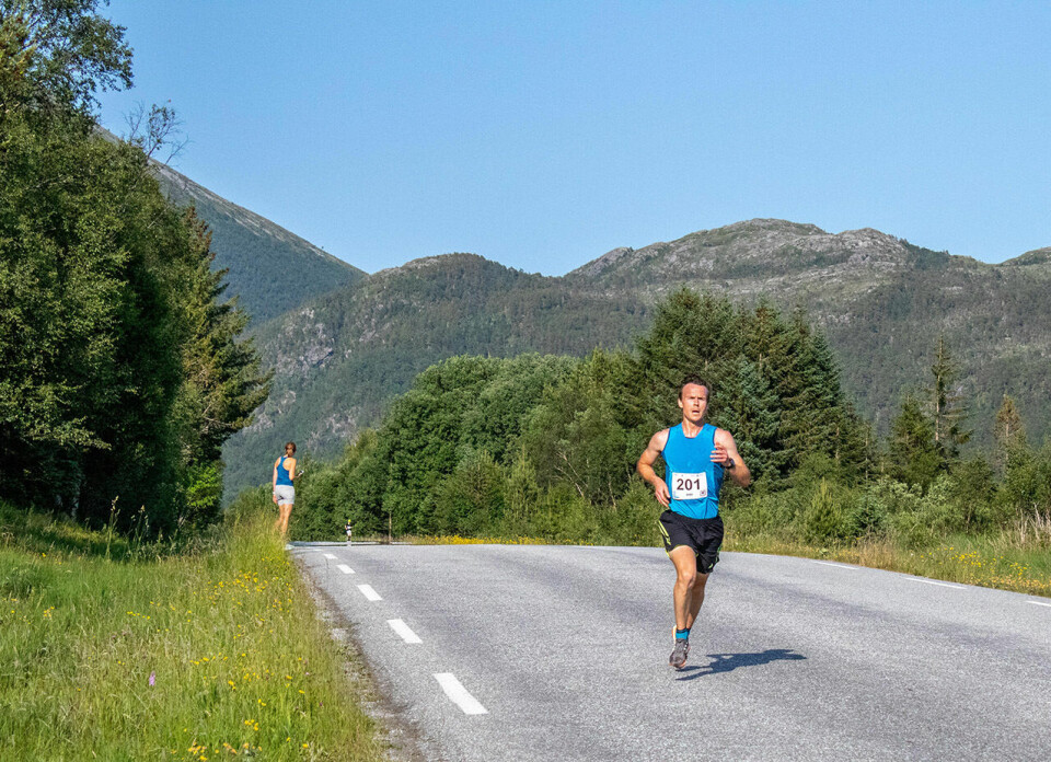 Romsdal 5/10/halv slo godt an i sommarvarmen Johan_Bugge_Run_Hustadvika.jpg