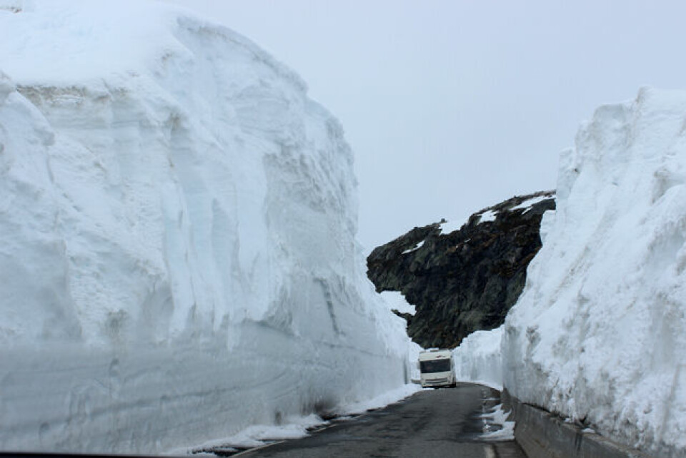 GTI-seire mellom høye brøytekanter i Suleskar Maraton Snokanter.jpg