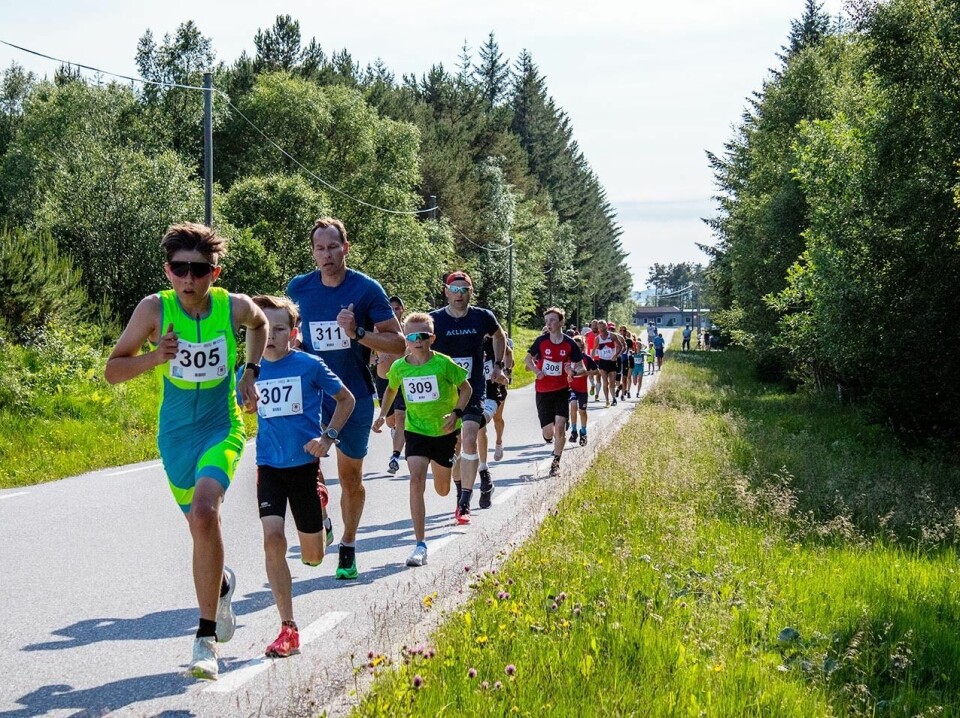 Romsdal 5/10/halv slo godt an i sommarvarmen 5km_start_Run_Hustadvika.jpg