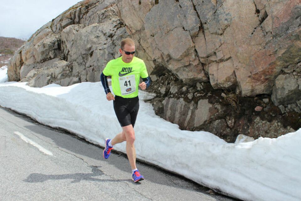 GTI-seire mellom høye brøytekanter i Suleskar Maraton Maraton_Asle_Foss.jpg