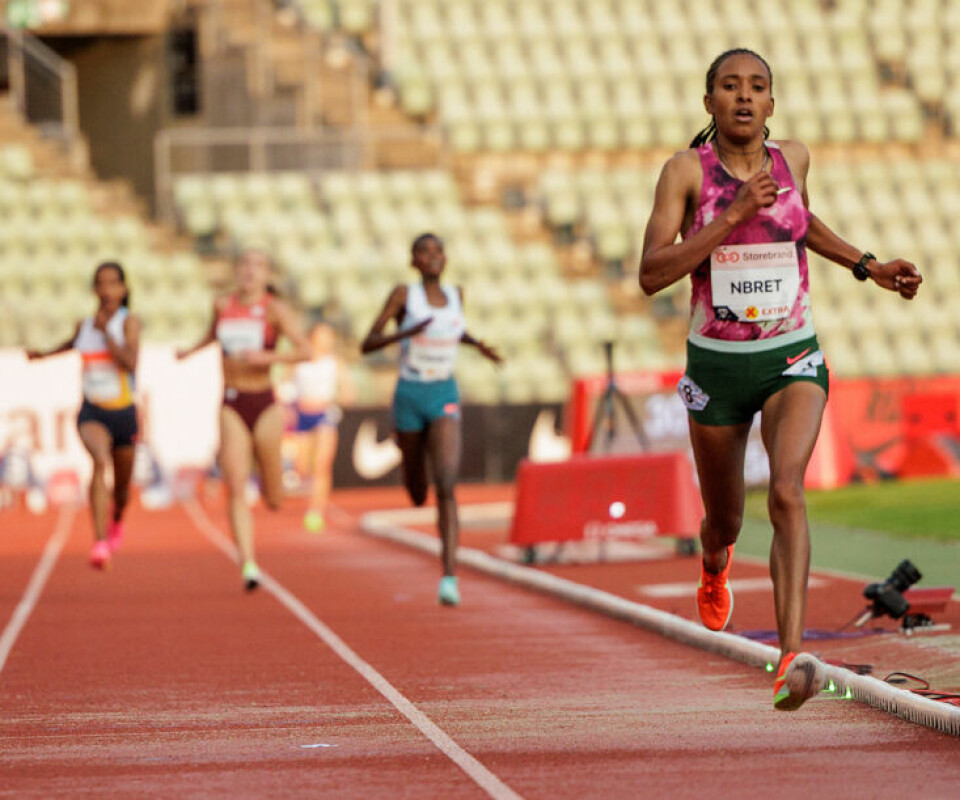 Stevnet dagen før dagen: Karoline Bjerkeli Grøvdal satte 10.000 m-pers og fikk tildelt Bislettmedaljen! (oppdatert) 04-10000m-kvinner_2108_8130_foto_Sylvain_Cavatz.jpg