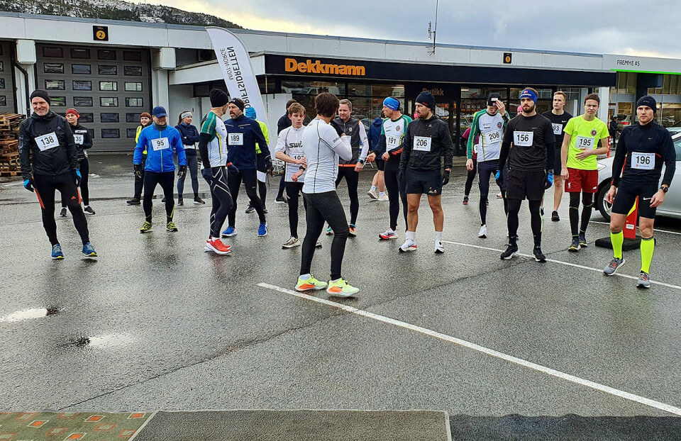 Jenny Rørset og Ole Lukkedal vant 10 km i Ålesund Start 5 km.jpg