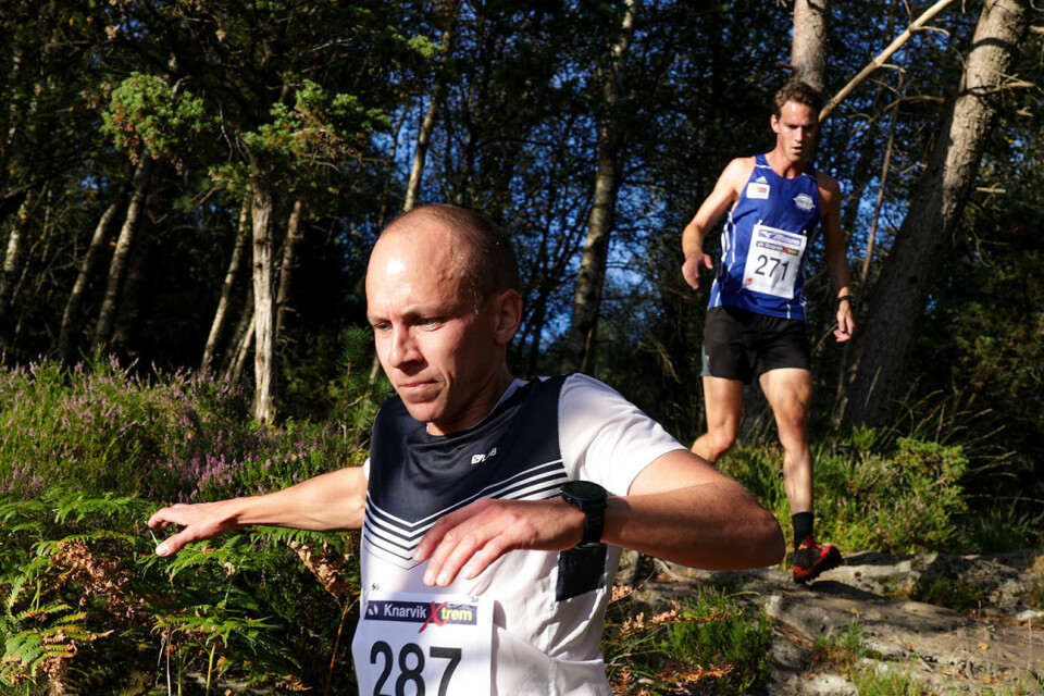 Her er det Lorentz Erland Linde som ligger foran Espen Roll Karlsen, men dette vekslet gjennom hele løpet. (Alle foto: Arne Dag Myking) Her er det Lorentz Erland Linde som ligger foran Espen Roll Karlsen, men dette vekslet gjennom hele løpet. (Alle foto: Arne Dag Myking)
