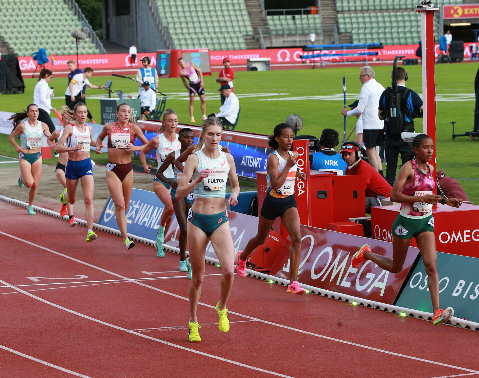 Stevnet dagen før dagen: Karoline Bjerkeli Grøvdal satte 10.000 m-pers og fikk tildelt Bislettmedaljen! (oppdatert) 10000m-haren_Eleanor_Fulton_USA_gir_seg_etter10_runder_AZ3T6589.jpg