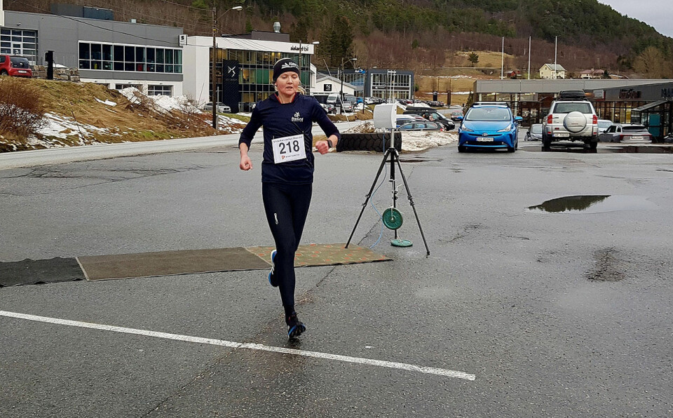 Jenny Rørset og Ole Lukkedal vant 10 km i Ålesund Nest beste kvinne på 10 km Louise Skak.jpg