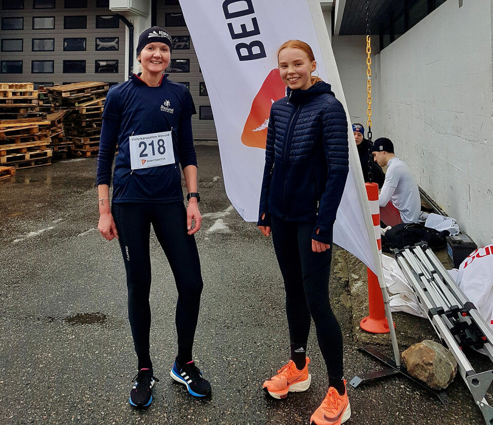 Jenny Rørset og Ole Lukkedal vant 10 km i Ålesund De to beste kvinnene på 10 km Louise Skak og Jenny Rørset.jpg