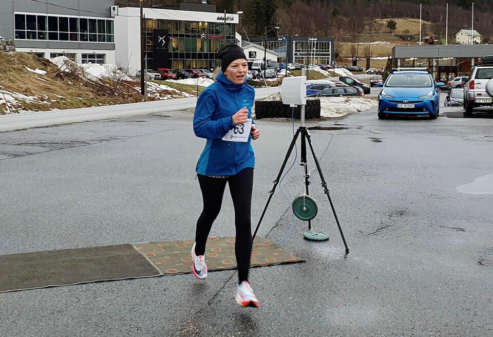 Jenny Rørset og Ole Lukkedal vant 10 km i Ålesund Vinner 5 km kvinner Ingrid Antonsen.jpg