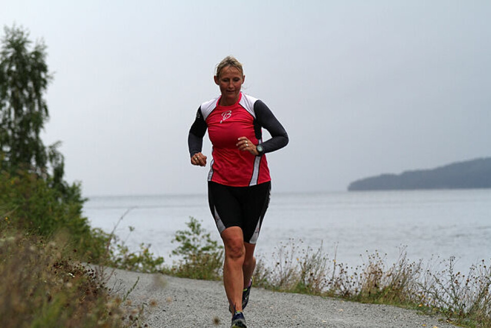 Historisk Gå-jogg-triathlon på Jessnes Mette_Thorslund_paa_Mjoesstien.jpg