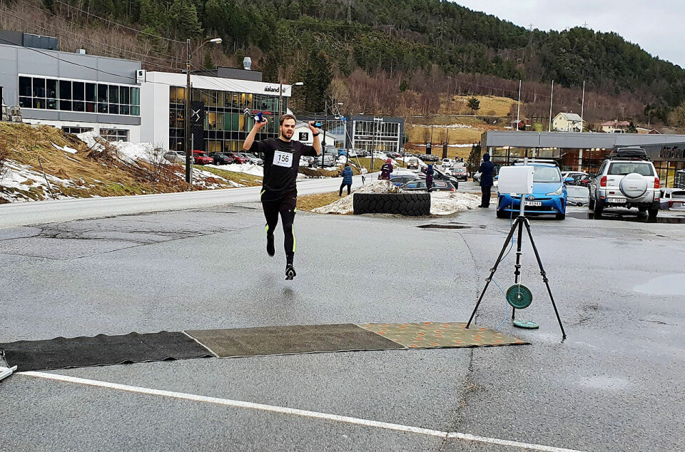 Jenny Rørset og Ole Lukkedal vant 10 km i Ålesund Vinner 5 km menn Henrik Waagan Skarbø.jpg