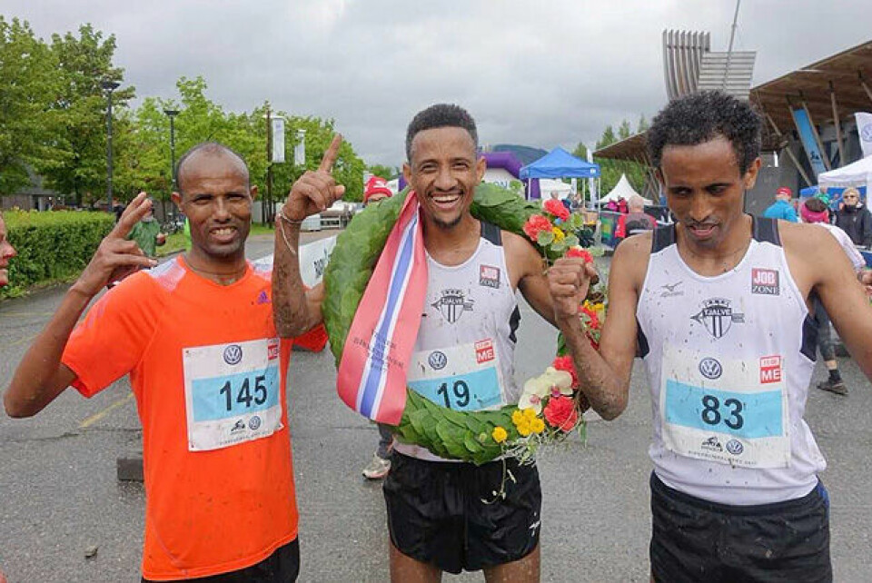 Norsk-eritreisk på Lillehammer: fra venstre: Weldu Negash Gebretsadik, Senay Fissehatsion (nr. 1) og Okubamichael Fissehatsion. (Foto: Finn Olsen) Norsk-eritreisk på Lillehammer: fra venstre: Weldu Negash Gebretsadik, Senay Fissehatsion (nr. 1) og Okubamichael Fissehatsion. (Foto: Finn Olsen)