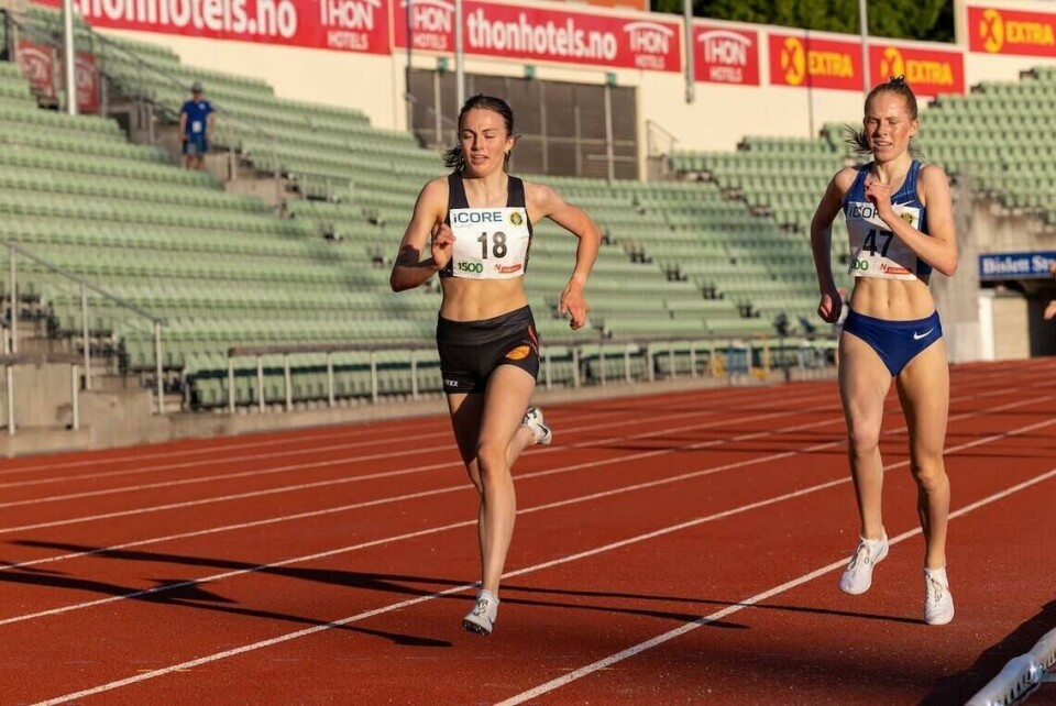 Ingeborg Østgård (til venstre) er finaleklar, mens Ina Halle Haugen må nøye seg med å se 1500 m-finalen fra tribunen. (Arkivfoto: Samuel Hafsahl) Ingeborg Østgård (til venstre) er finaleklar, mens Ina Halle Haugen må nøye seg med å se 1500 m-finalen fra tribunen. (Arkivfoto: Samuel Hafsahl)