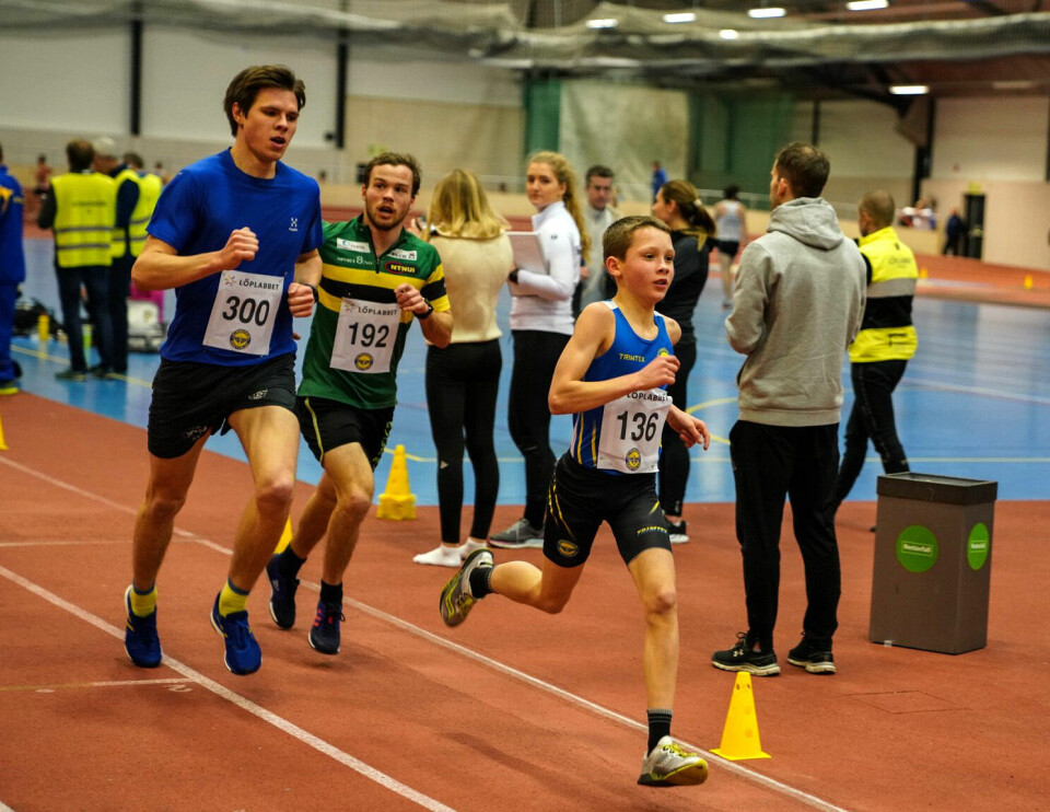 17 mann under 9 minutter på 3000 m i Trøndersk Vinterkarusell Troendersk_VK_Sven_Nevin_2.jpg