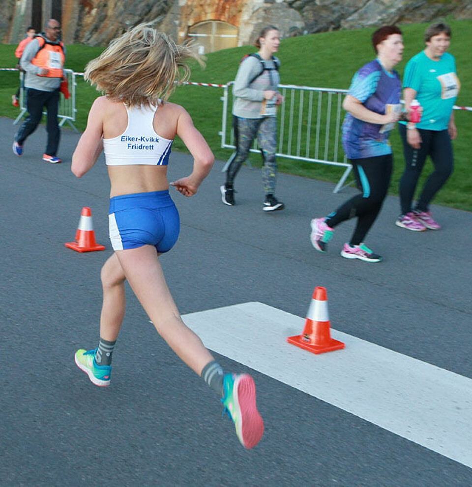 Engevik og Kristiansen vant 3 km i Oslo Maraton Norah_Sand_Hanssen_Eiker-Kvikk_og_baktropp_AZ3T9569.jpg