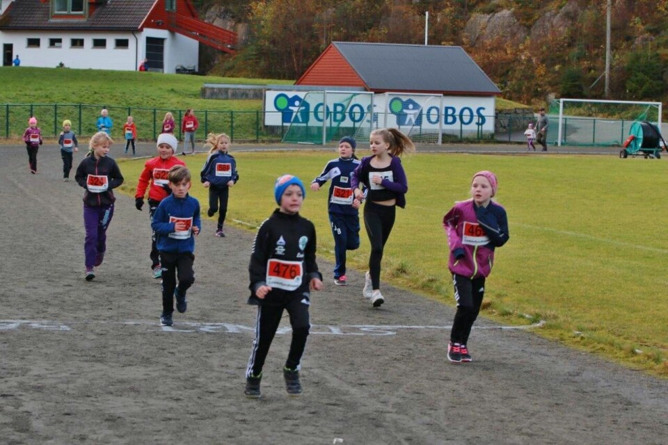 Loddefjordløpet: Seier på 10 km til Jørgen Tvedt og Silje Blindheim Barneløpet 2016.jpg