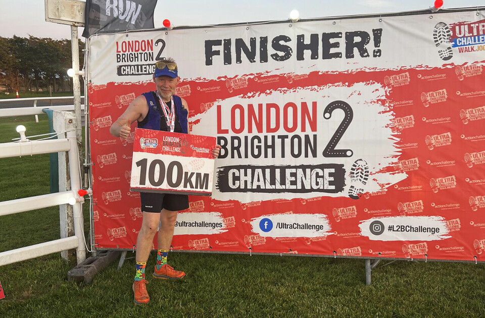 Etter en lang og krevende løpetur fra London til Brighton var det godt å bli erklært som Finisher etter målpassering. (Foto: privat) Etter en lang og krevende løpetur fra London til Brighton var det godt å bli erklært som Finisher etter målpassering. (Foto: privat)