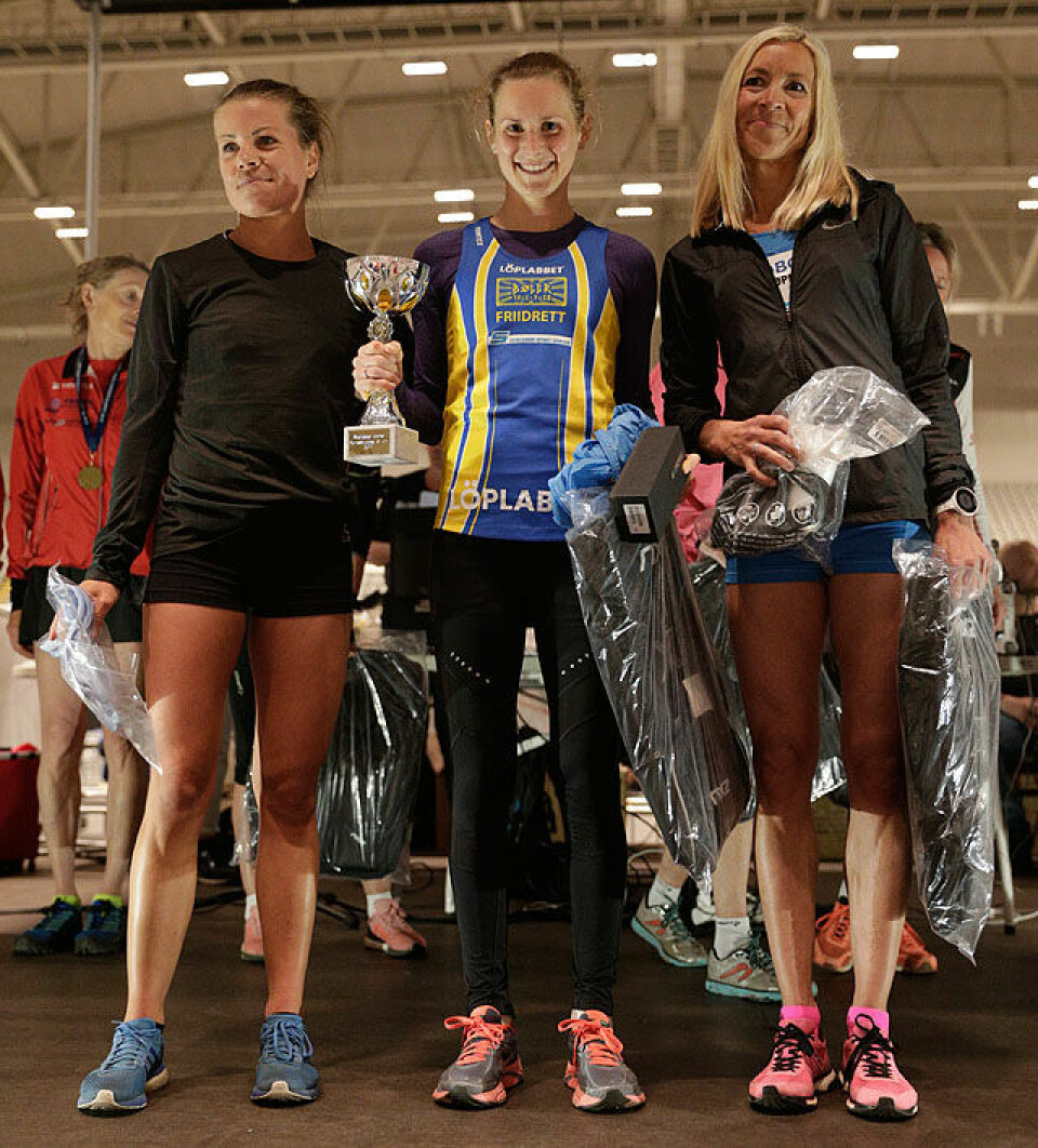 3200 fullførte det åttende Fornebuløpet tre_beste_damer_5km_25P8796.jpg