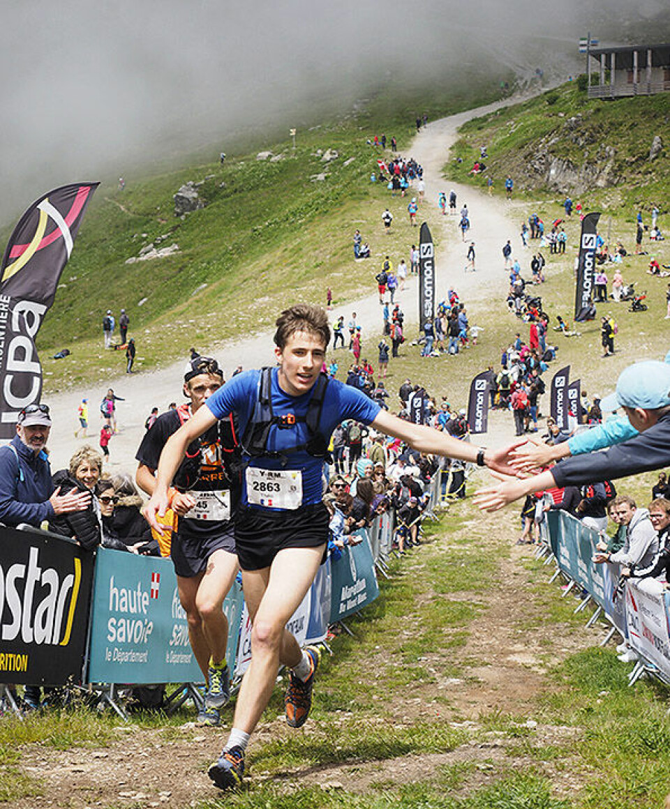Kilian Jornet vant Mont Blanc Marathon foran Stian Angermund-Vik high-five_6252573.jpg
