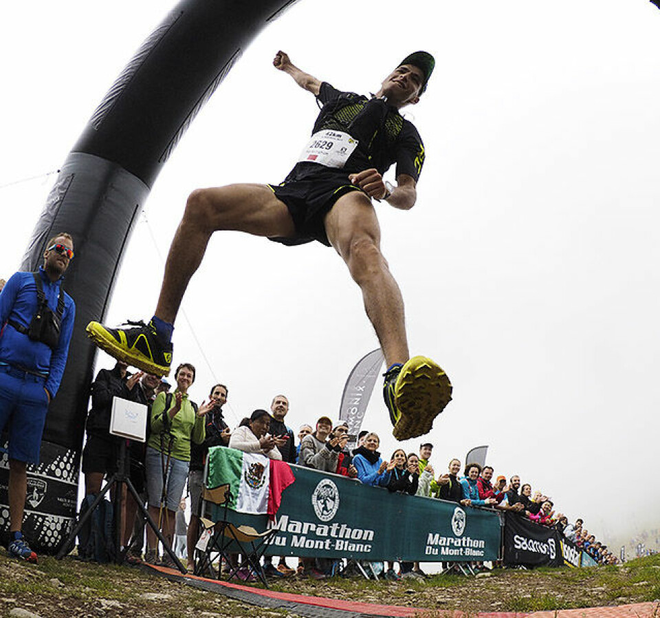 Kilian Jornet vant Mont Blanc Marathon foran Stian Angermund-Vik hoppende-glad-Abderrahim-Kemmissa_6252188.jpg