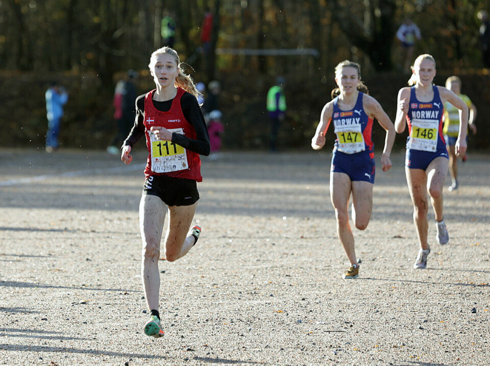 Sofia Thøgersen i tet inn på oppløpet. Følges av de norske jentene. (Foto: Arne Dag Myking) Sofia Thøgersen i tet inn på oppløpet. Følges av de norske jentene. (Foto: Arne Dag Myking)