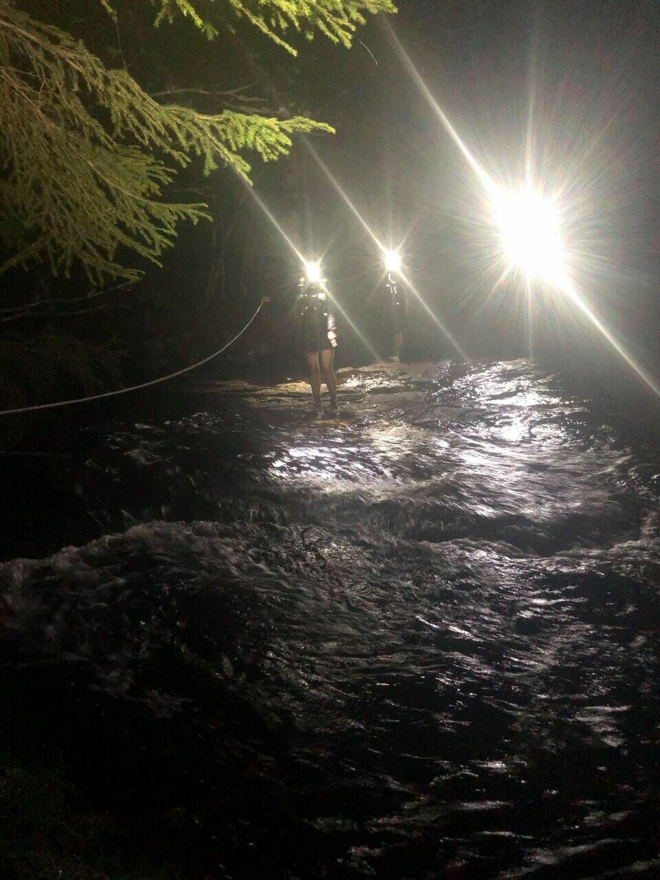 Magnus var heldig, fikk med tre sterke ultraløpere på 16 mil treningstur til Verdens Ende Gjennom_natten (960x1280).jpg