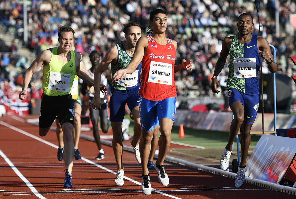 Flott 800 m-løping av Thomas Roth og Markus Einan 800m-maalgang_50D7493.jpg