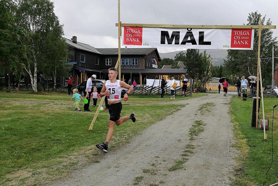Amund Grann Vingelen i full fart over mål inn til dagens 3. beste tid på Hagenjordet i Os sentrum. (Foto fra Hummelfjelldiltens facebookside) Amund Grann Vingelen i full fart over mål inn til dagens 3. beste tid på Hagenjordet i Os sentrum. (Foto fra Hummelfjelldiltens facebookside)