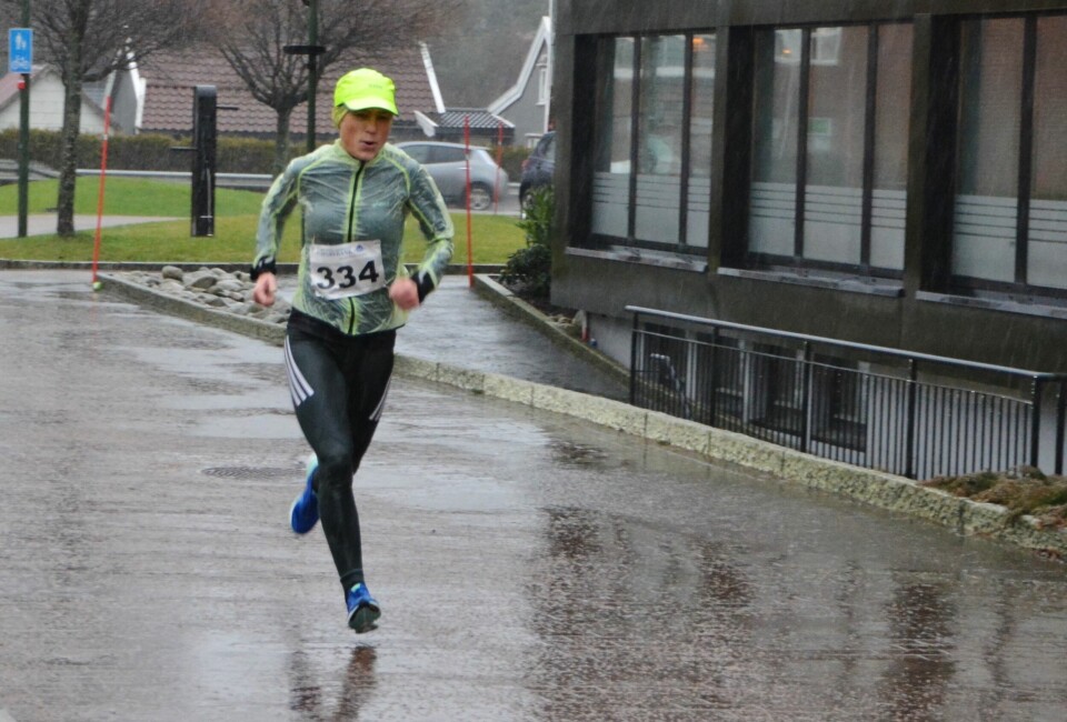 Inger Saanum var raskeste kvinne på 10 km i regnværet. (Foto:Ivar Gogstad) Inger Saanum var raskeste kvinne på 10 km i regnværet. (Foto:Ivar Gogstad)