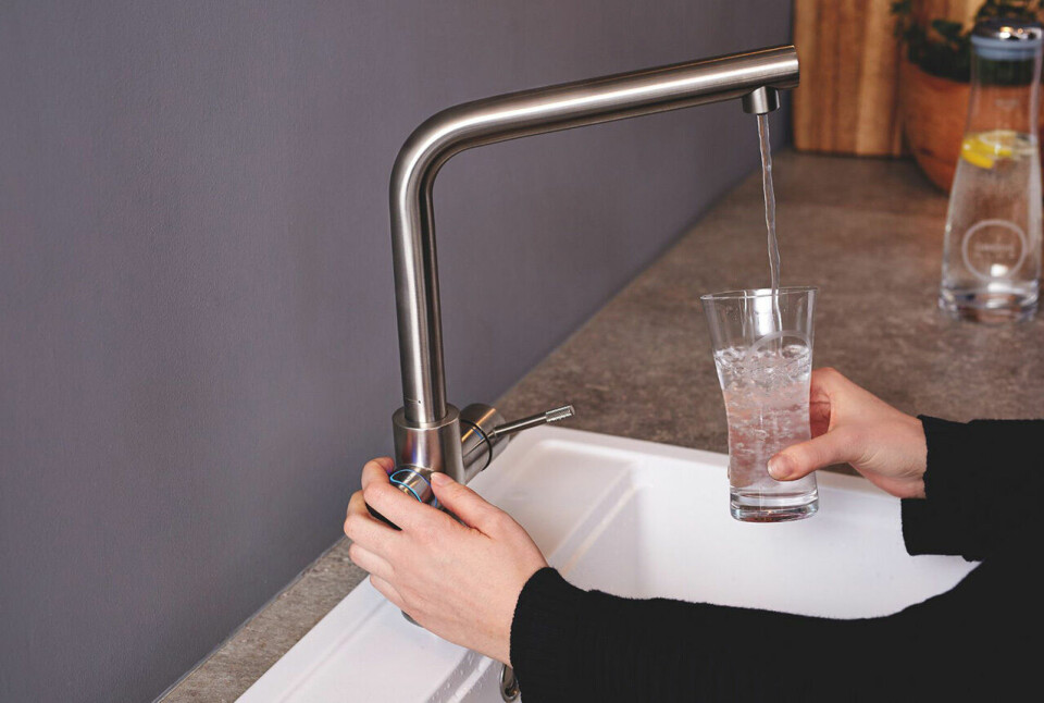 Nordmenn ønsker å bli flinkere til å drikke springvann. (Foto: Grohe) Nordmenn ønsker å bli flinkere til å drikke springvann. (Foto: Grohe)