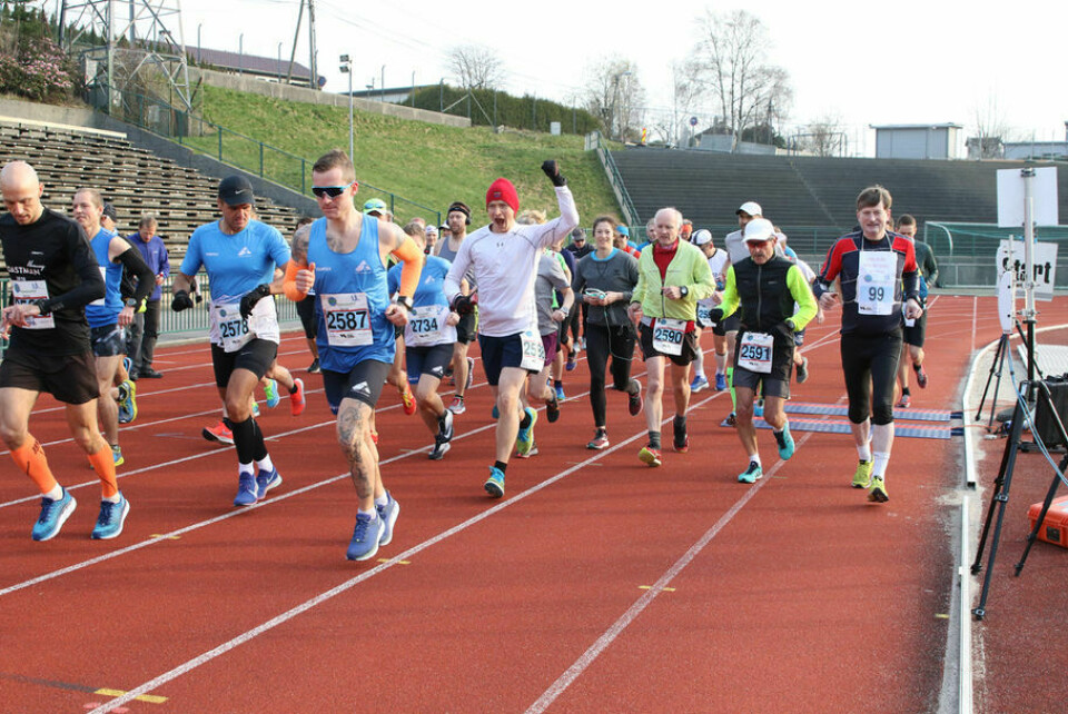 Fra starten på Bergen Ultra 2019 på Fana stadion. (Foto: Tom Roger Johansen) Fra starten på Bergen Ultra 2019 på Fana stadion. (Foto: Tom Roger Johansen)