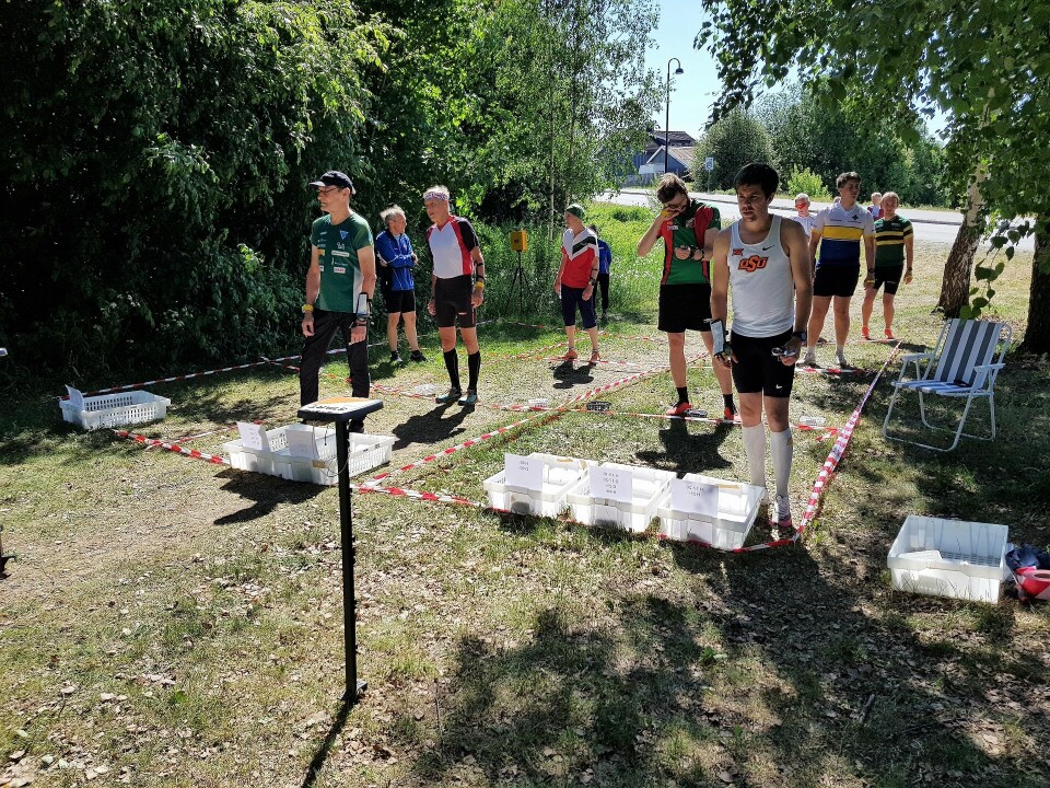 Westli Andersen og Ølstad Dalberg vant KM-sprinten for Innlandet O-krets Klare til start. Vinner av H21 Vegard ¥lstad Dalberg t.h..jpg