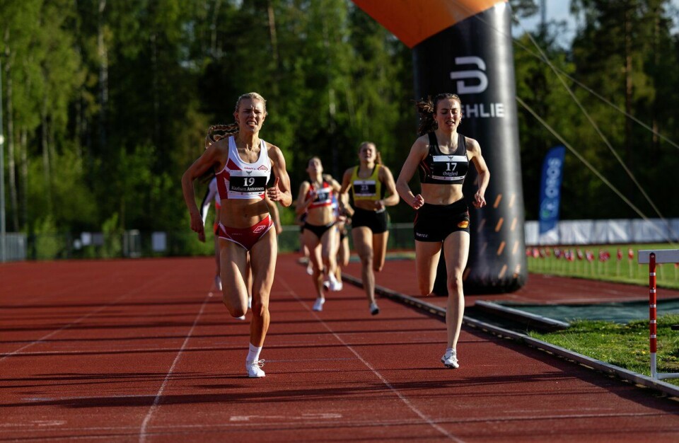 Perser i fleng i Per Halle Invitational pinseaften Per Halle Invitational - 800m KS A-heat -