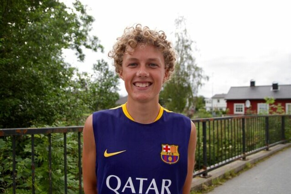 Andreas R Østrem er fotballspiller på Aafk, tidligere Rollon. Andreas blir 16 år om 4 dager. I dag vant han 5 km i Ålesund Sommerkarusell på tiden 17.54 Andreas R Østrem er fotballspiller på Aafk, tidligere Rollon. Andreas blir 16 år om 4 dager. I dag vant han 5 km i Ålesund Sommerkarusell på tiden 17.54