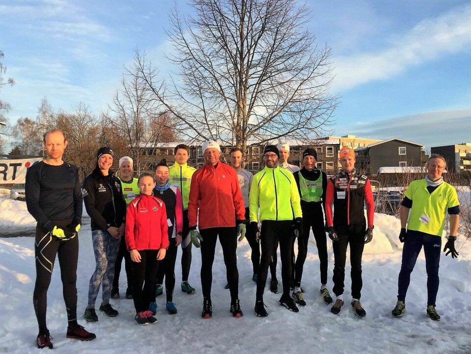 Vinterjoggere i vårsol ved Prestrudhallen onsdag kveld. (Arrangørfoto) Vinterjoggere i vårsol ved Prestrudhallen onsdag kveld. (Arrangørfoto)