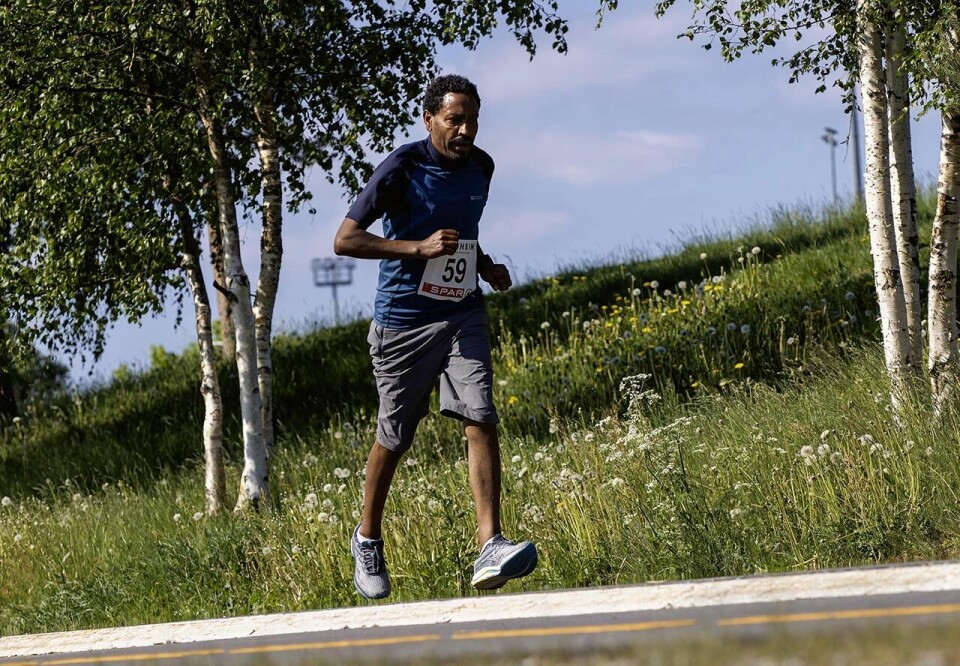 Robert Hisdal og Astrid Brathaug Sørset vant Jessheim halvmaraton Wondimagegn Kibret fra Klofta lop 5 km paa 23.53.jpg