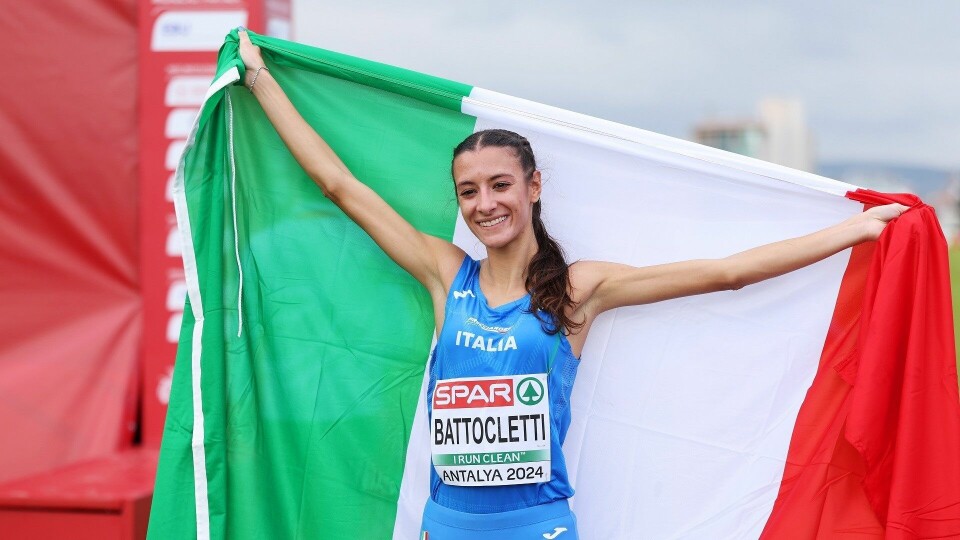 Det ble ikke overraskende italiensk jubel ved Nadia Battocletti etter kvinnenes oppgjør i EM i Antalya søndag. (Foto: Arrangøren) Det ble ikke overraskende italiensk jubel ved Nadia Battocletti etter kvinnenes oppgjør i EM i Antalya søndag. (Foto: Arrangøren)