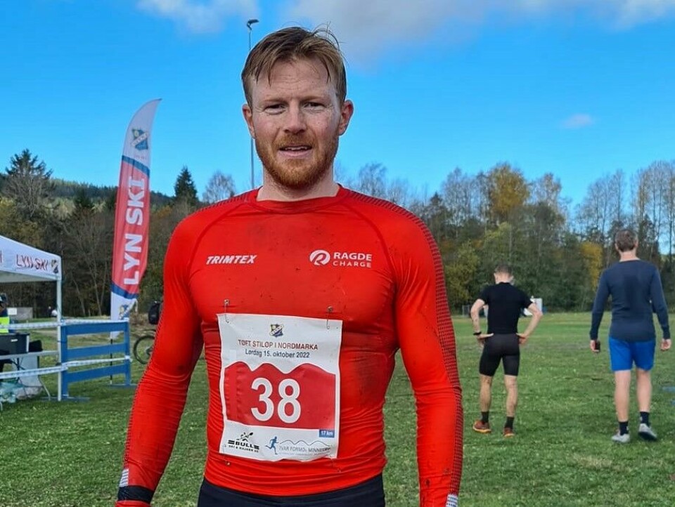 Joar Thele etter å ha tatt seieren i favoritt-terrenget til kubblegenden. (Foto fra Løpets facebookside) Joar Thele etter å ha tatt seieren i favoritt-terrenget til kubblegenden. (Foto fra Løpets facebookside)