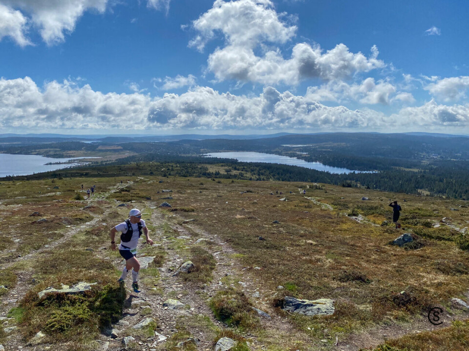 Fra vendepunktet i Birken Fjellmaraton på Nevellfjell 1060 moh med panoramautsikt over Reinsvatnet (til venstre) og Nevelvatnet. (Foto: Sylvain Cavatz) Fra vendepunktet i Birken Fjellmaraton på Nevellfjell 1060 moh med panoramautsikt over Reinsvatnet (til venstre) og Nevelvatnet. (Foto: Sylvain Cavatz)