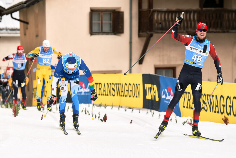 Kasper Stadaas jubler for seier mens Stian Hoelgaard må resignere og Mikael Gunnulfsen kan sikre 3. plassen foran Andreas Nygaard. (Foto: Visma Ski Classics/Magnus Østh) Kasper Stadaas jubler for seier mens Stian Hoelgaard må resignere og Mikael Gunnulfsen kan sikre 3. plassen foran Andreas Nygaard. (Foto: Visma Ski Classics/Magnus Østh)
