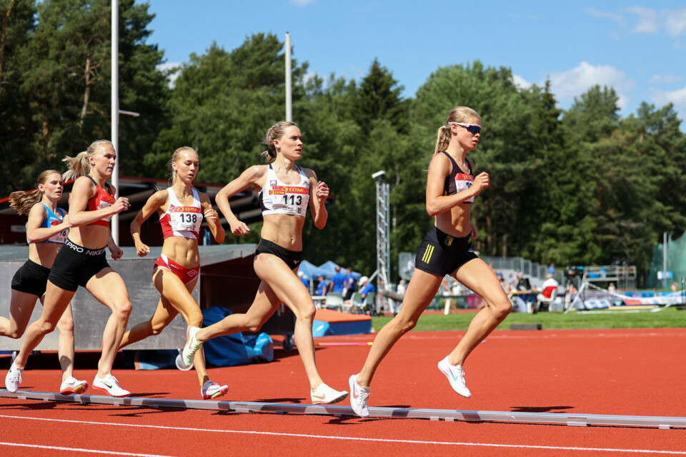 800 m damer: Hedda Hynne 'så vidt' videre til finalen h1 tet runde 1.jpg