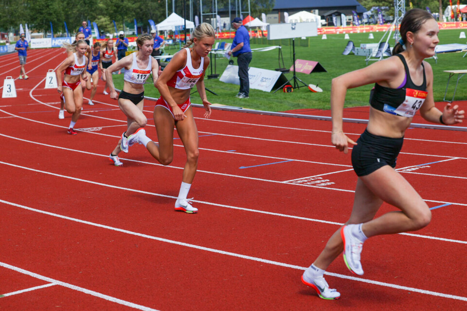 800 m damer: Hedda Hynne 'så vidt' videre til finalen H2 Start lysere.jpg