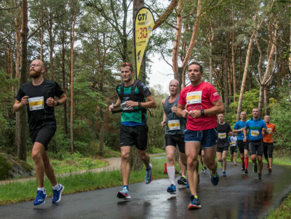 Thomas Asgautsen og Julie B Aspesletten seiret i Stavanger Maraton fartsholderhalvmaraton.jpg