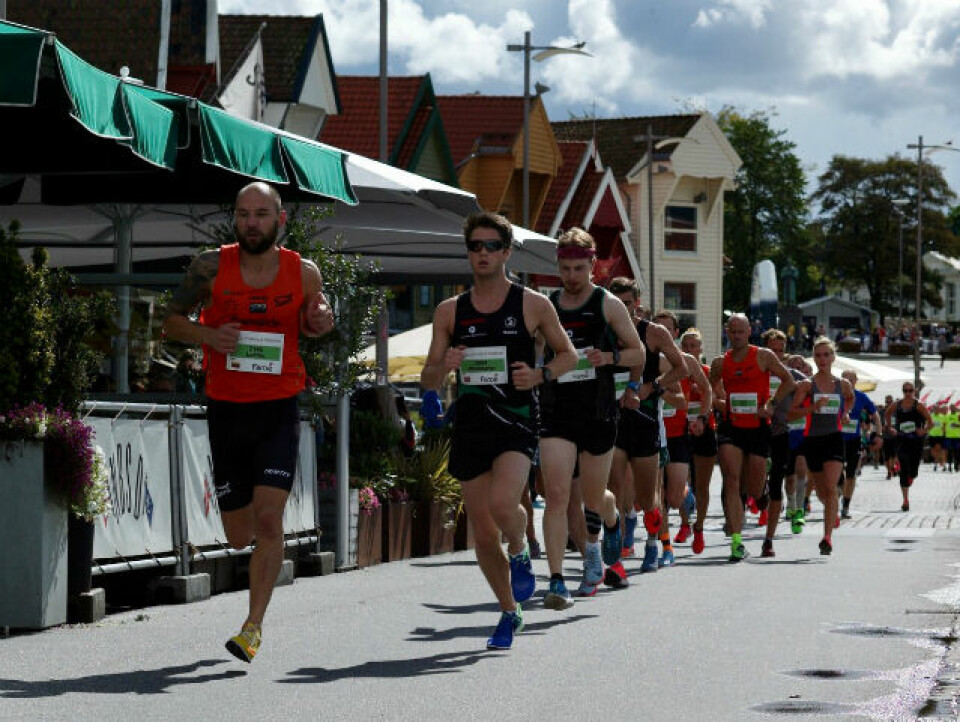 Thomas Asgautsen og Julie B Aspesletten seiret i Stavanger Maraton 5km.jpg