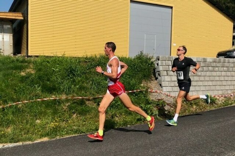 Sterke tider på halv i Kongsvinger Maraton Halv_Ohlsson_foran_Lystad.jpg