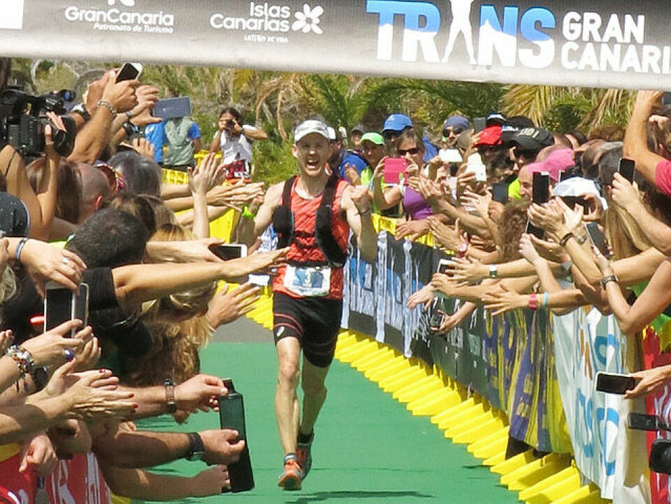 Didrik Hermansen ble heia i mål som vinner av mange og entusiastiske tilskuere. (Foto: ASICS / Fredrik Ölmqvist) Didrik Hermansen ble heia i mål som vinner av mange og entusiastiske tilskuere. (Foto: ASICS / Fredrik Ölmqvist)