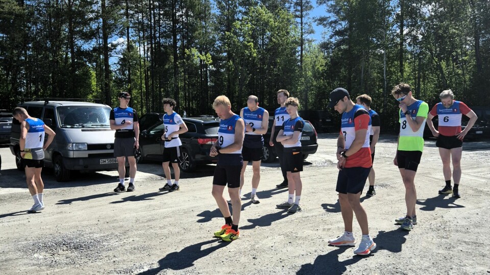 De 11 aktive løperne klare til start. (Foto: Mats Emil Sand) De 11 aktive løperne klare til start. (Foto: Mats Emil Sand)
