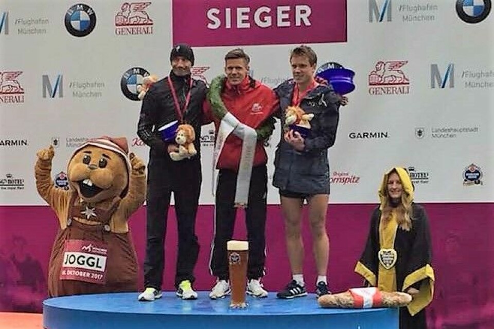 Eivind Flugstad Østberg (til høyre) sammen med vinneren Mario Wernsdörfer og toeren Florian Stelzle etter løpet i Bayerns hovedstad søndag formiddag. (Foto: Tom Ødegaard Nordheim) Eivind Flugstad Østberg (til høyre) sammen med vinneren Mario Wernsdörfer og toeren Florian Stelzle etter løpet i Bayerns hovedstad søndag formiddag. (Foto: Tom Ødegaard Nordheim)