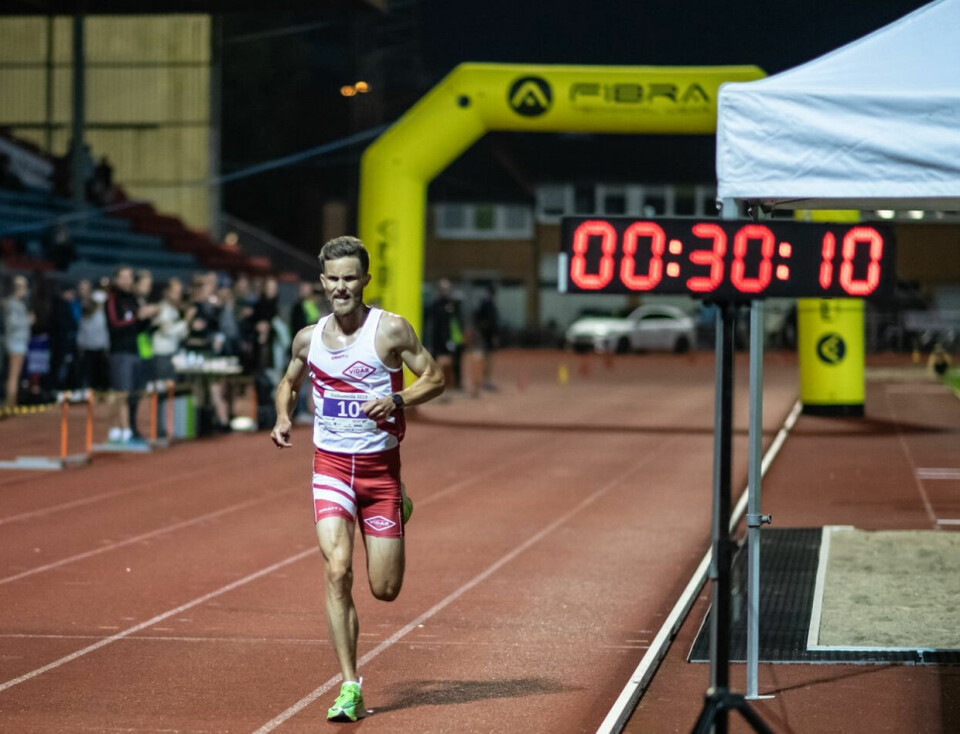 27.24,78 og norsk 10000 m-rekord av Sondre Nordstad Moen Andreas_Myhre_Sjurseth_foto_Anders_Jensen.jpg