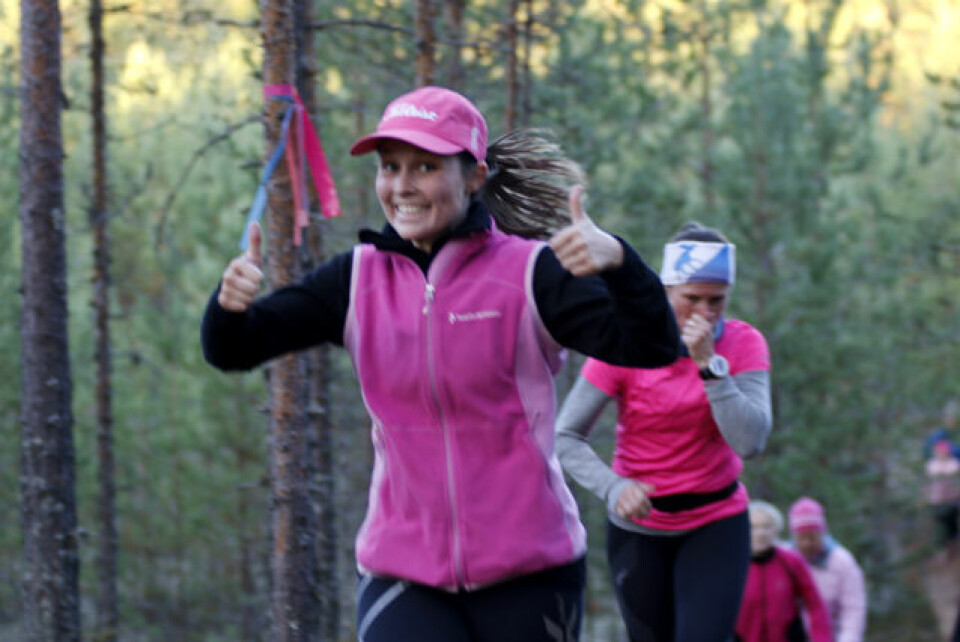 Rosa Sløype-løpet i Stavåsen med utrolige 600 deltakere To_tomler_opp.jpg