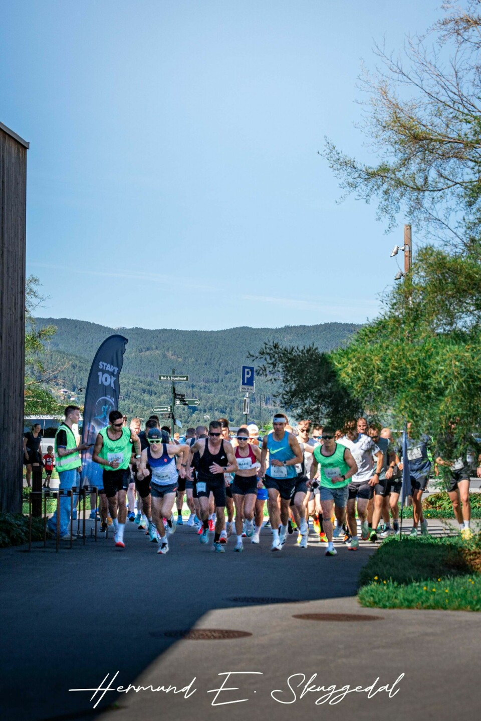 Start på 10 km. (Foto: Hermund Englund Skuggedal)