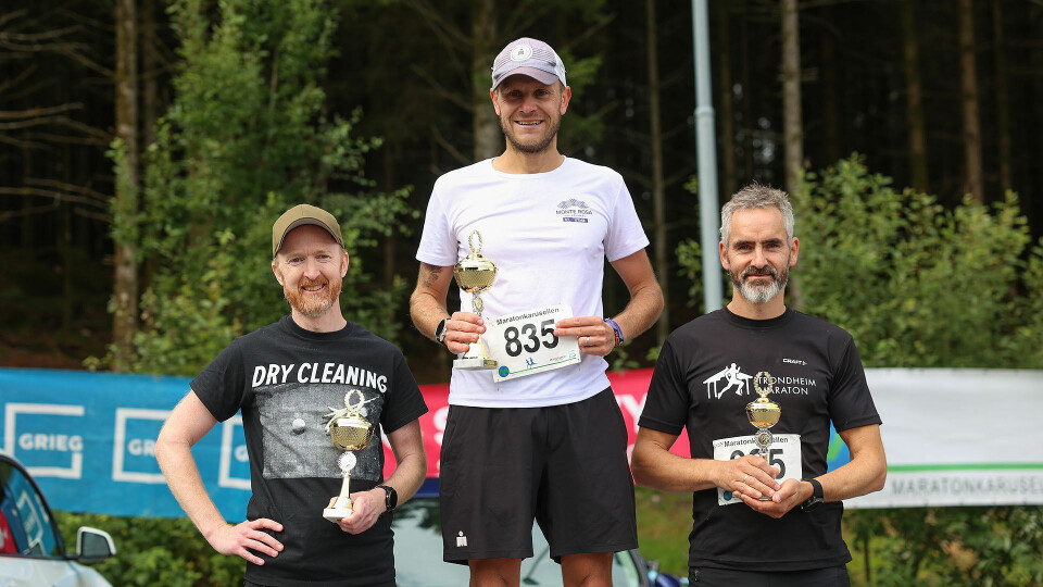 Premiepallen menn maraton: Stein Henrik Olaussen, Aurelien Reusse og Espen Egeland Valseth. (Alle foto: Arne Dag Myking) Premiepallen menn maraton: Stein Henrik Olaussen, Aurelien Reusse og Espen Egeland Valseth. (Alle foto: Arne Dag Myking)